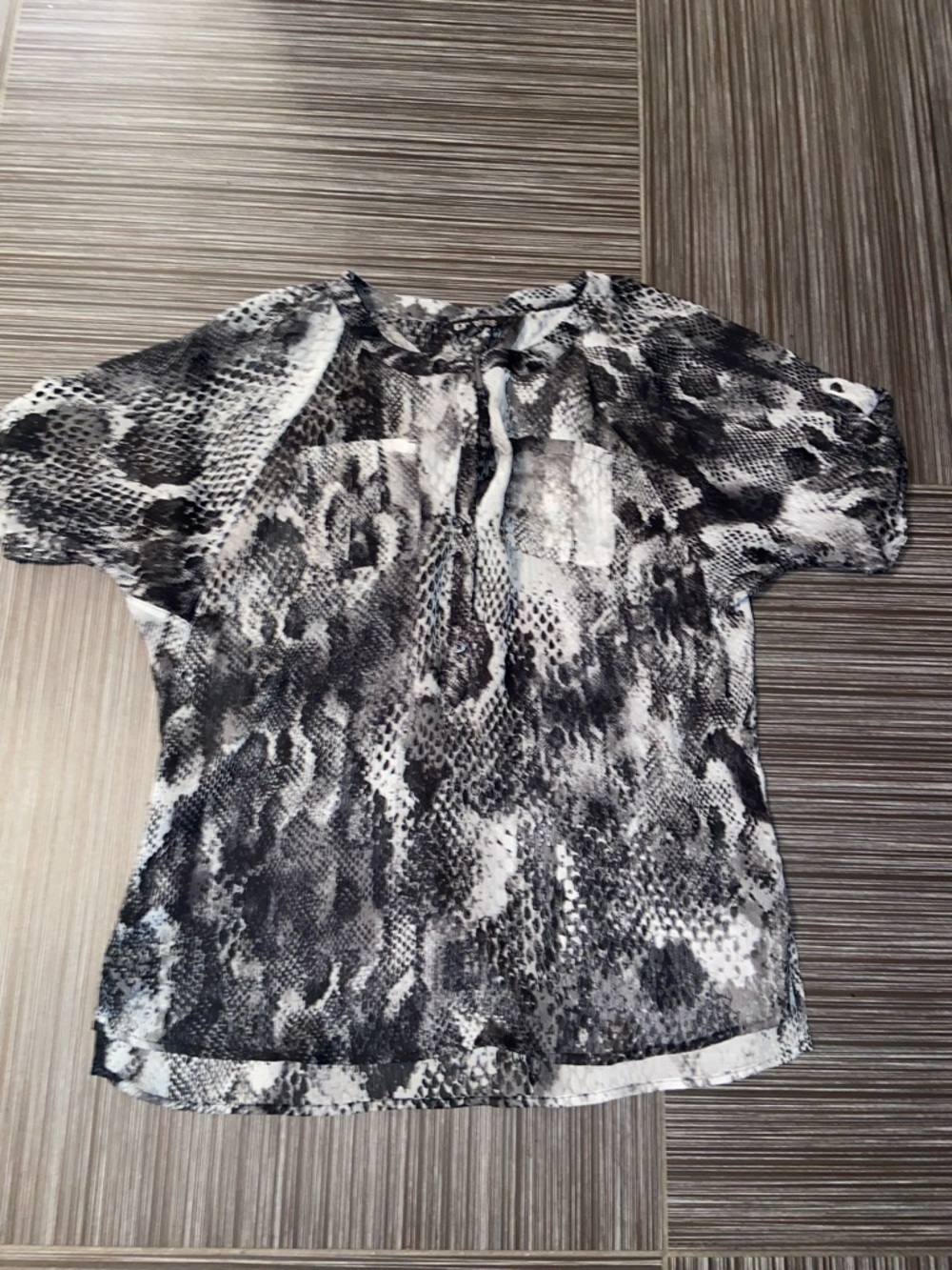 Express animal print snake skin, Gray black blouse to neck size, small